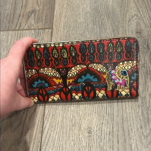 Sakroots Colorful Elephant Red Blue Patterned Women's Thin Wallet Zipper Back - Picture 1 of 9